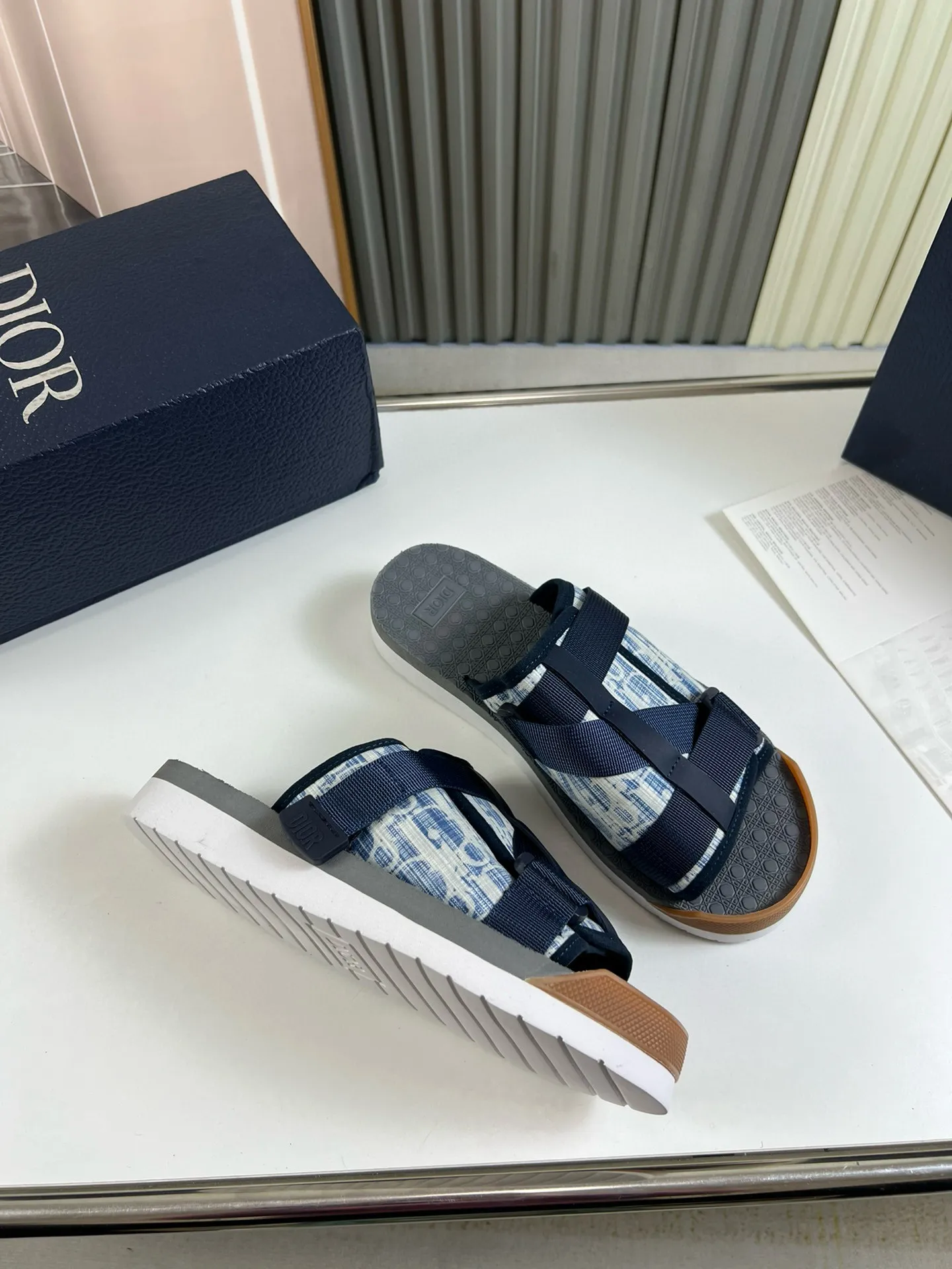 Factory price: 280💰 Dior men's counters are selling sandals at the same time ✔️Imported brand printing/selected high-quality calfskin, highlighting high-end elegance, exquisite workmanship, soles: original soles specially provided by the original factory, hot-selling physical products🔥Normal size: 38-44, customized 45